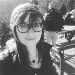 Meet your Posher, Caitlin